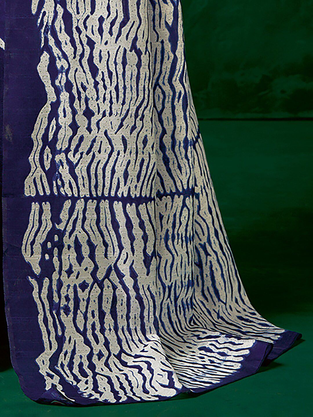 Mitera Purple & White Tie and Dye Art Silk Saree