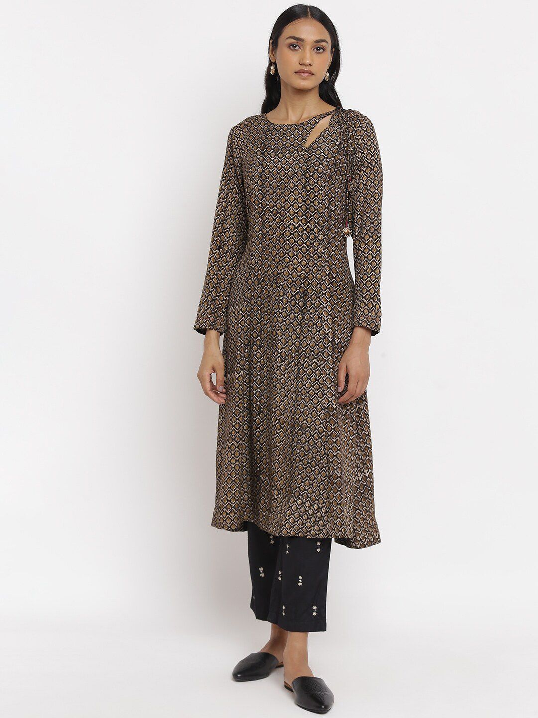 Folksong Collection Women Black Trousers