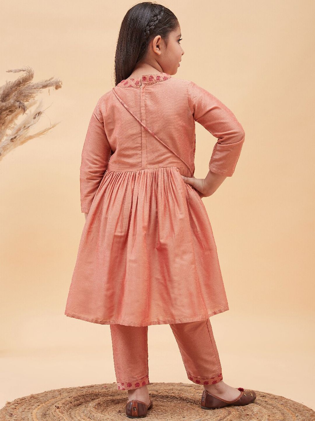 VASTRAMAY Girls Floral Printed Pleated Anarkali Kurta with Pyjamas & Potli Bag