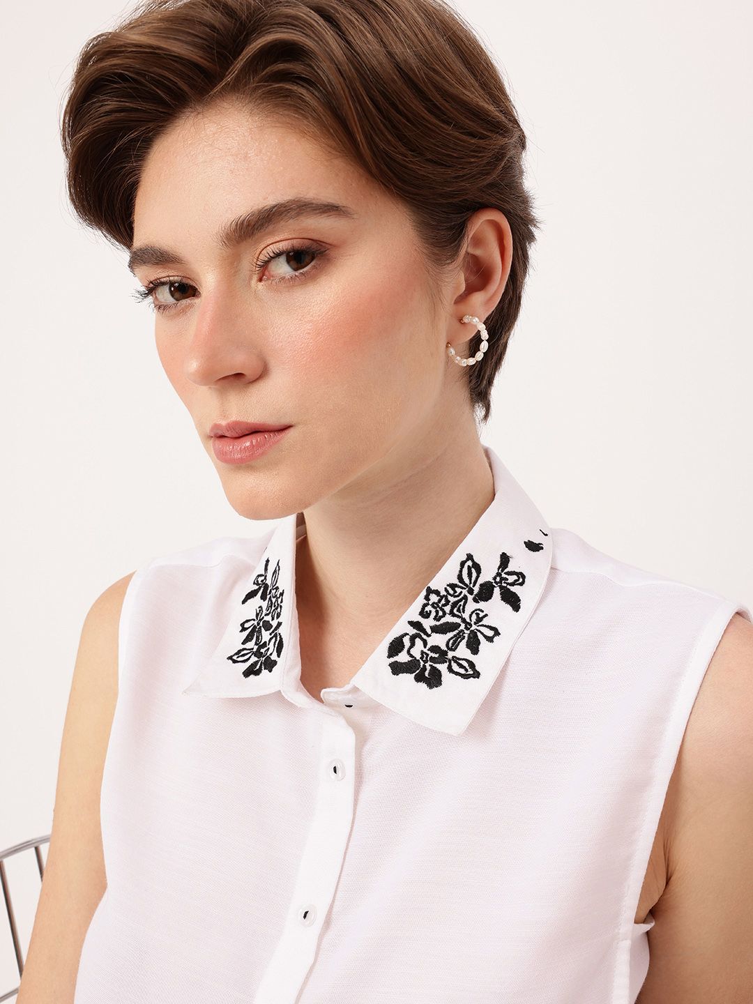 DressBerry Chic Charm Embroidered Sleeveless Crop Shirt