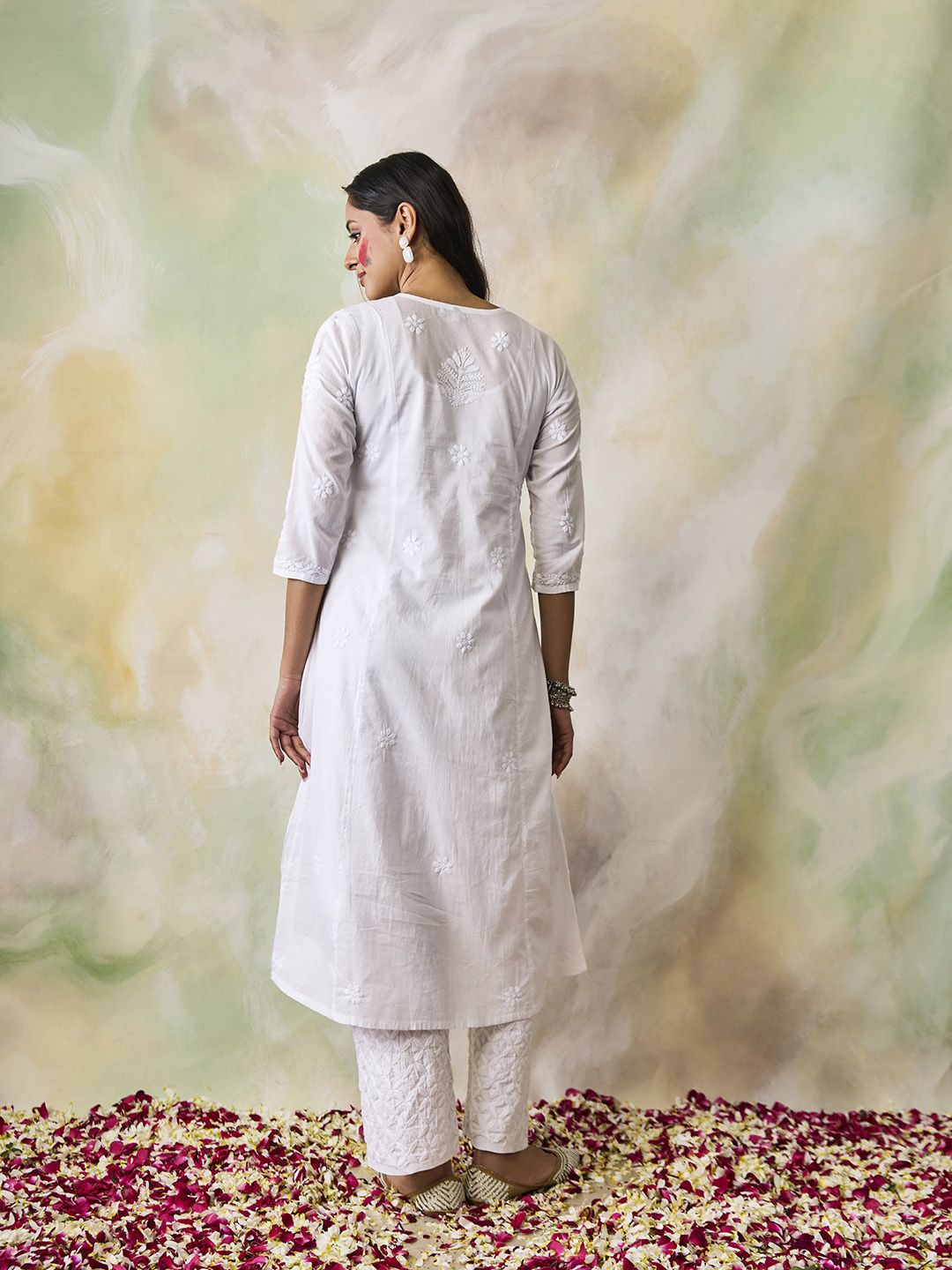 HOUSE OF KARI Women White Floral Embroidered Chikankari Floral Kurta