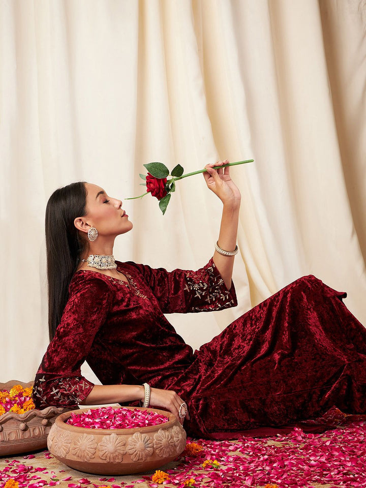Shae by SASSAFRAS Floral Embroidered Thread Work Velvet Straight Kurta