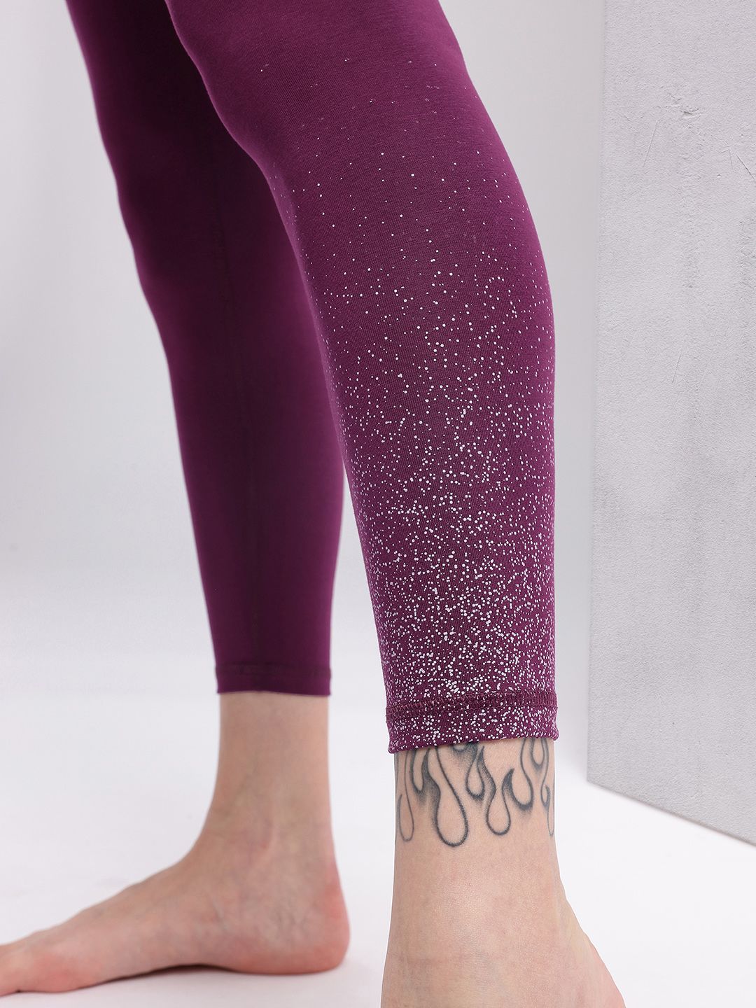 HRX by Hrithik Roshan Women Printed Detail Cropped Yoga Tights