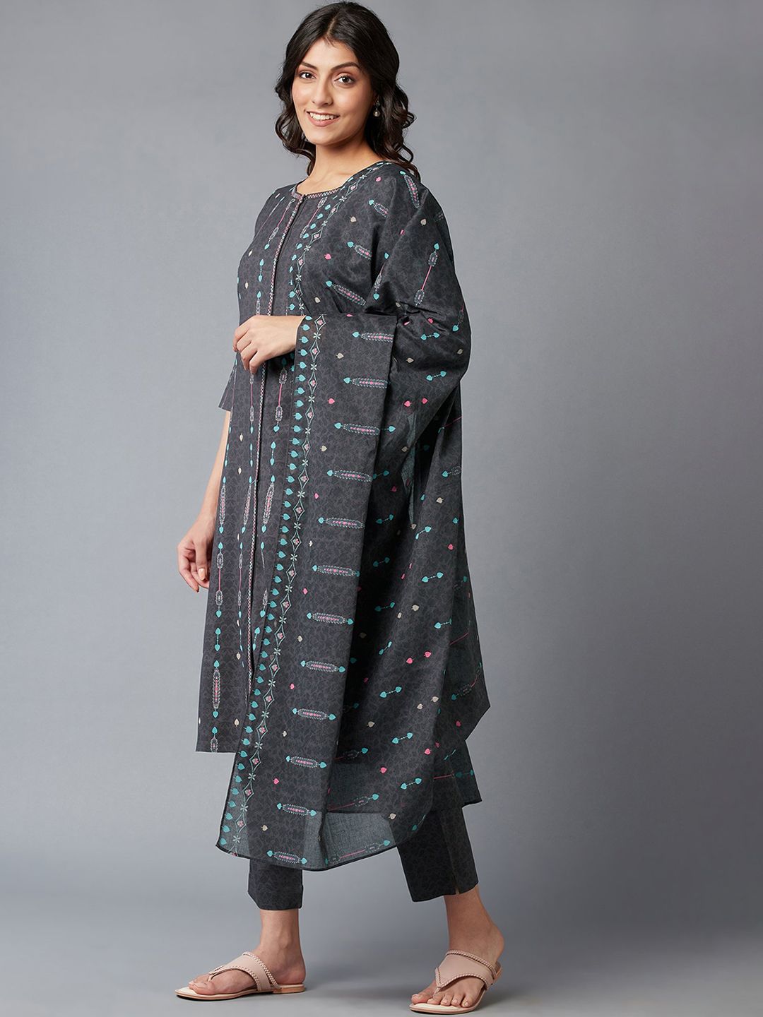 W Geometric Print Rayon Kurta With Slim Pant & Dupatta