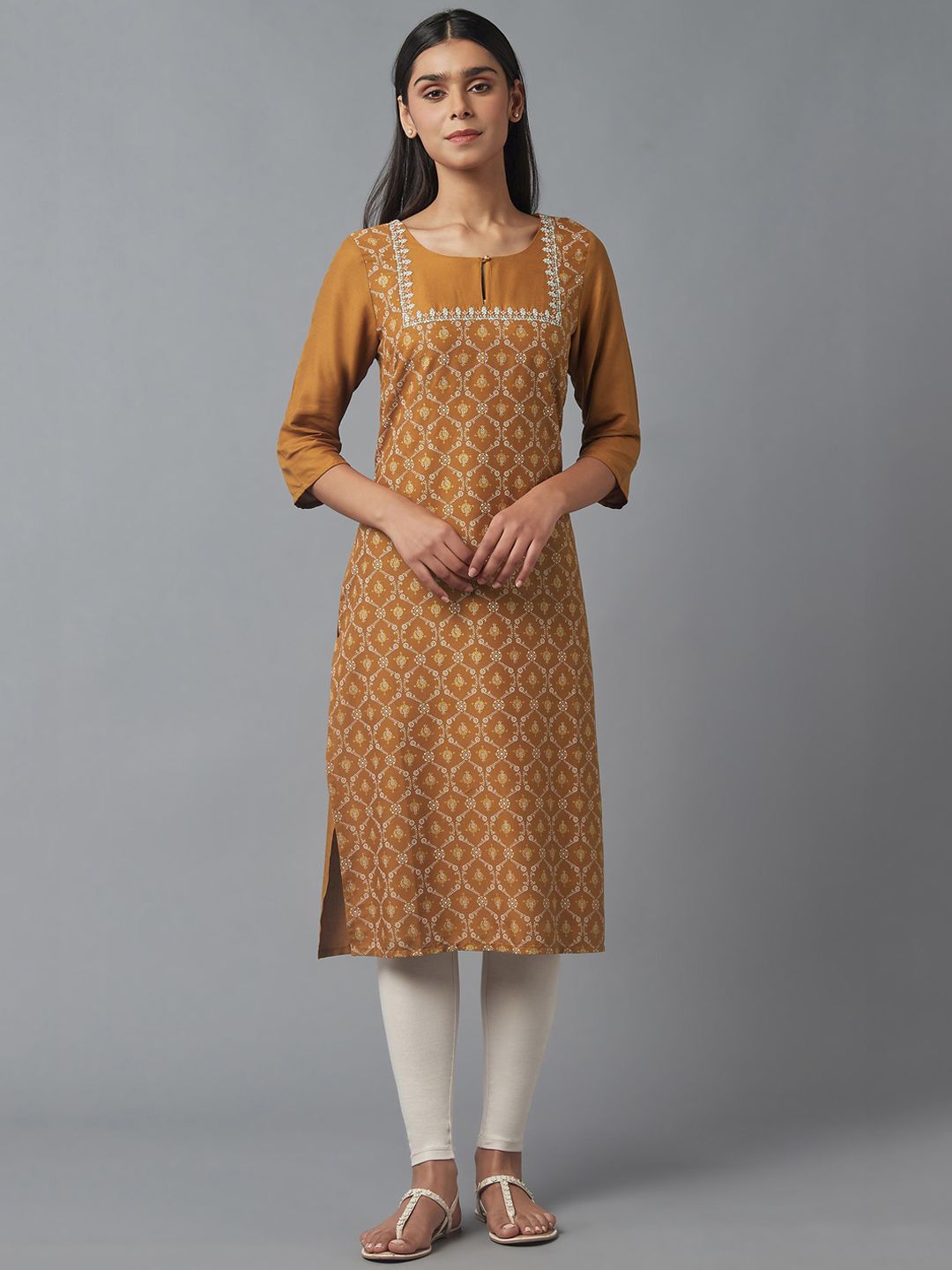 W Women Gold-Toned Ethnic Motifs Printed Thread Work Kurta