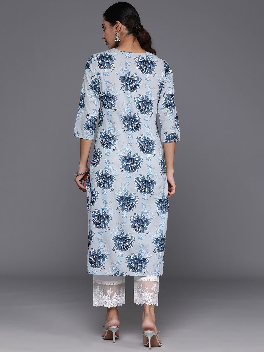 Varanga Women Floral Printed Straight Kurta