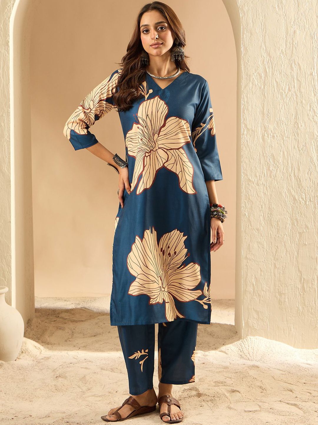 Indo Era Women Floral Printed  Straight Kurta with Trousers