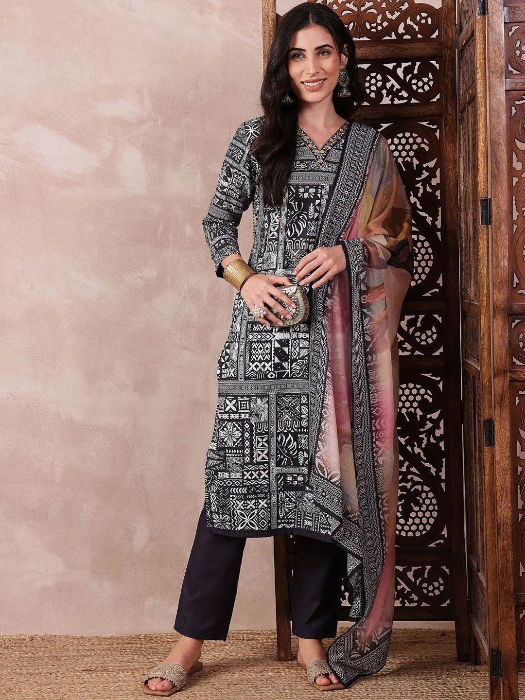 KALINI Geometric Printed Thread Work Straight Kurta with Trousers & Dupatta
