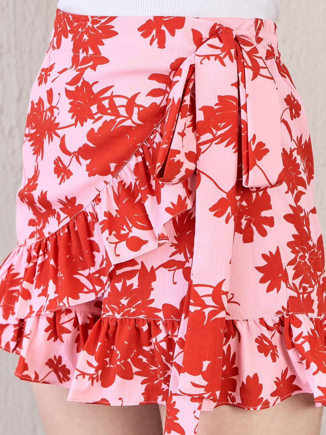 Berrylush Women Pink Floral Printed Ruffled Mini Skorts