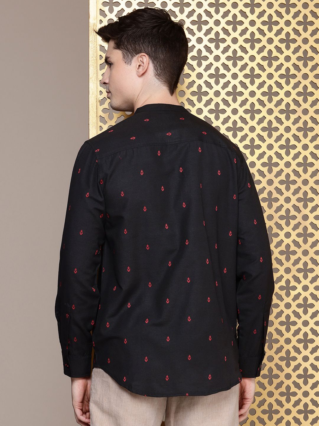 House of Pataudi Men Embroidered Mandarin Collar Thread Work Kurta