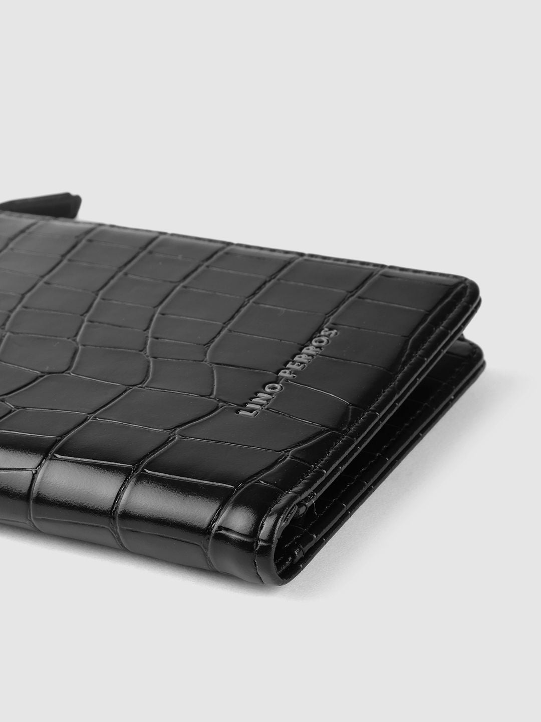 Lino Perros Women Textured Passport Holder