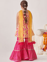 pspeaches Girls Floral Printed Regular Kurta with Sharara & With Dupatta