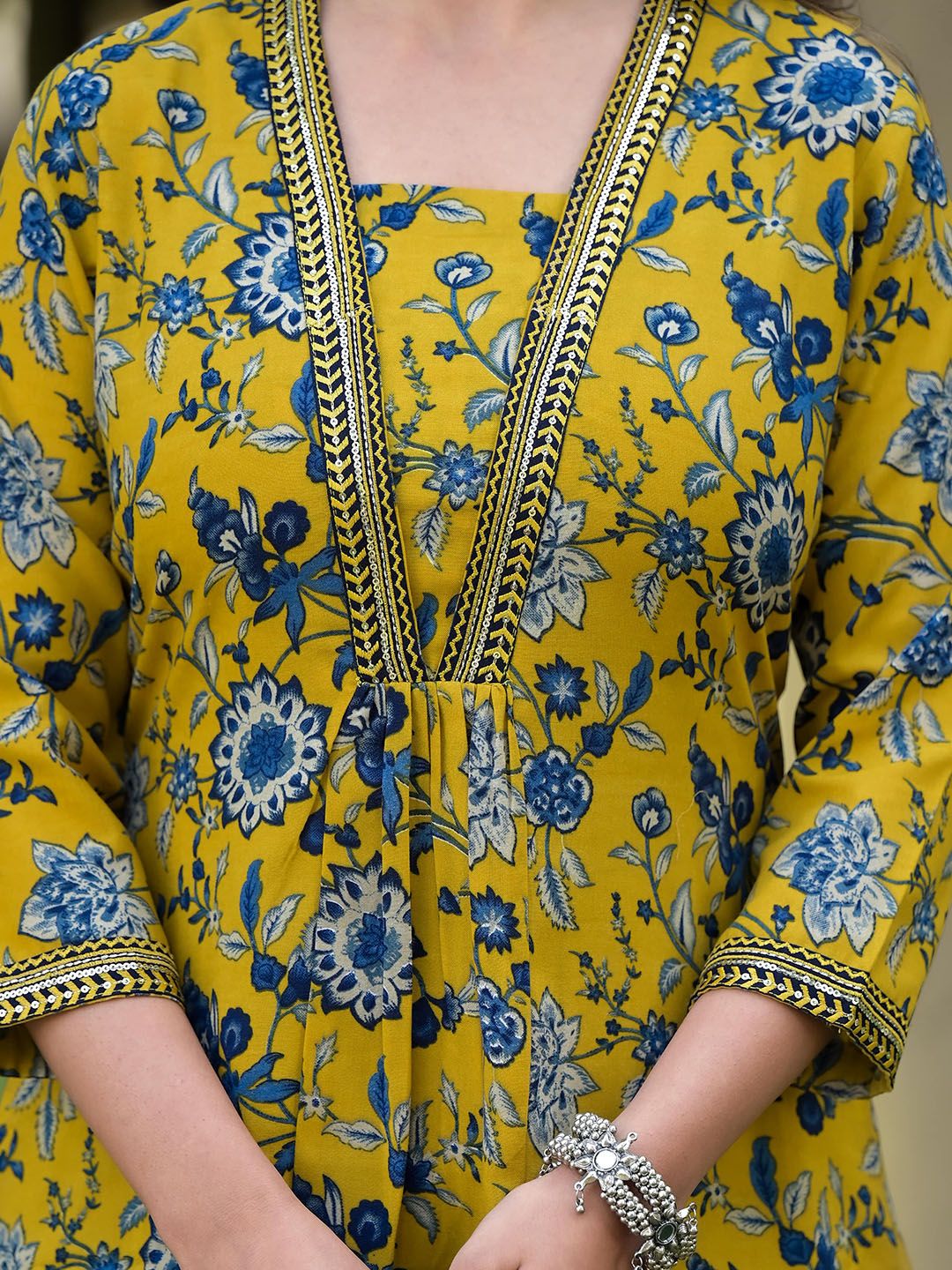 KALINI Women Floral Printed Regular Thread Work Kurta with Trousers & With Dupatta