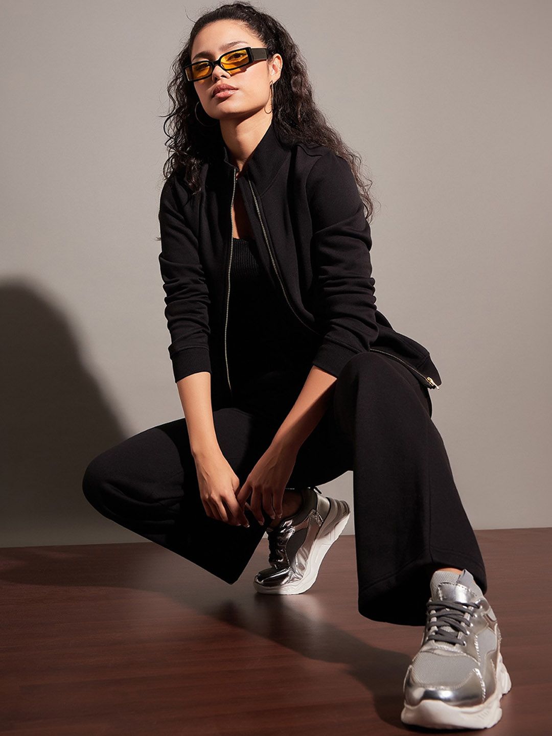 SASSAFRAS Women Black Relaxed Fit Mid-Rise Fleece Track Pants