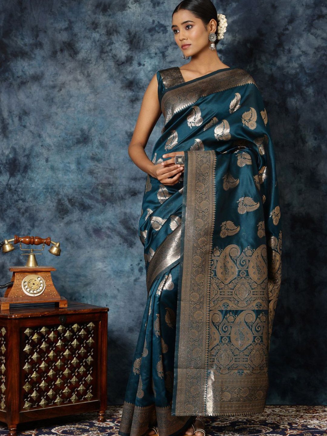KALINI Ethnic Motifs Woven Design Zari Banarasi Saree