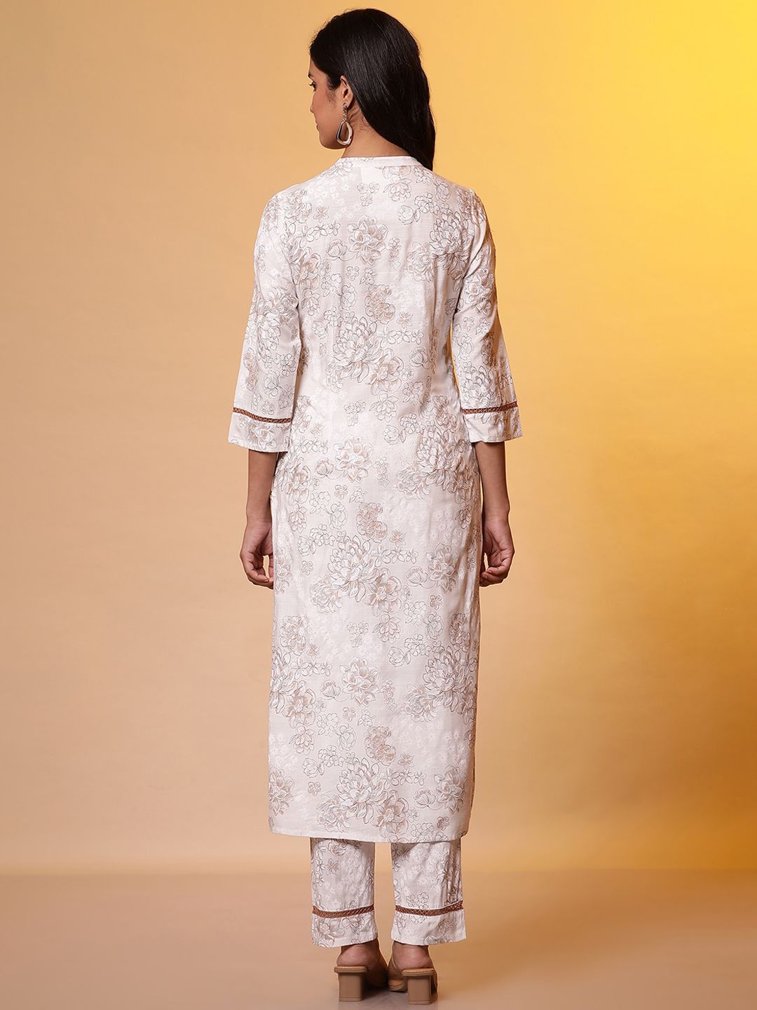 AURELIA Floral Printed Regular Round Neck Straight Kurta with Trousers