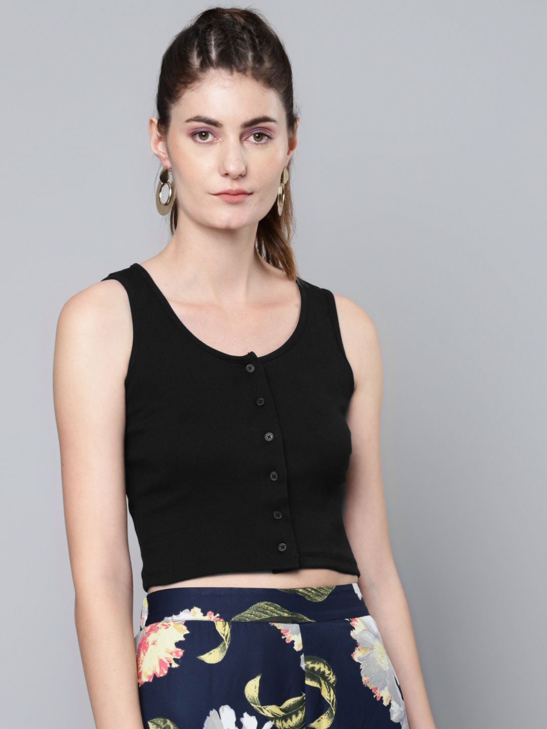 SASSAFRAS Black Solid Cropped Top
