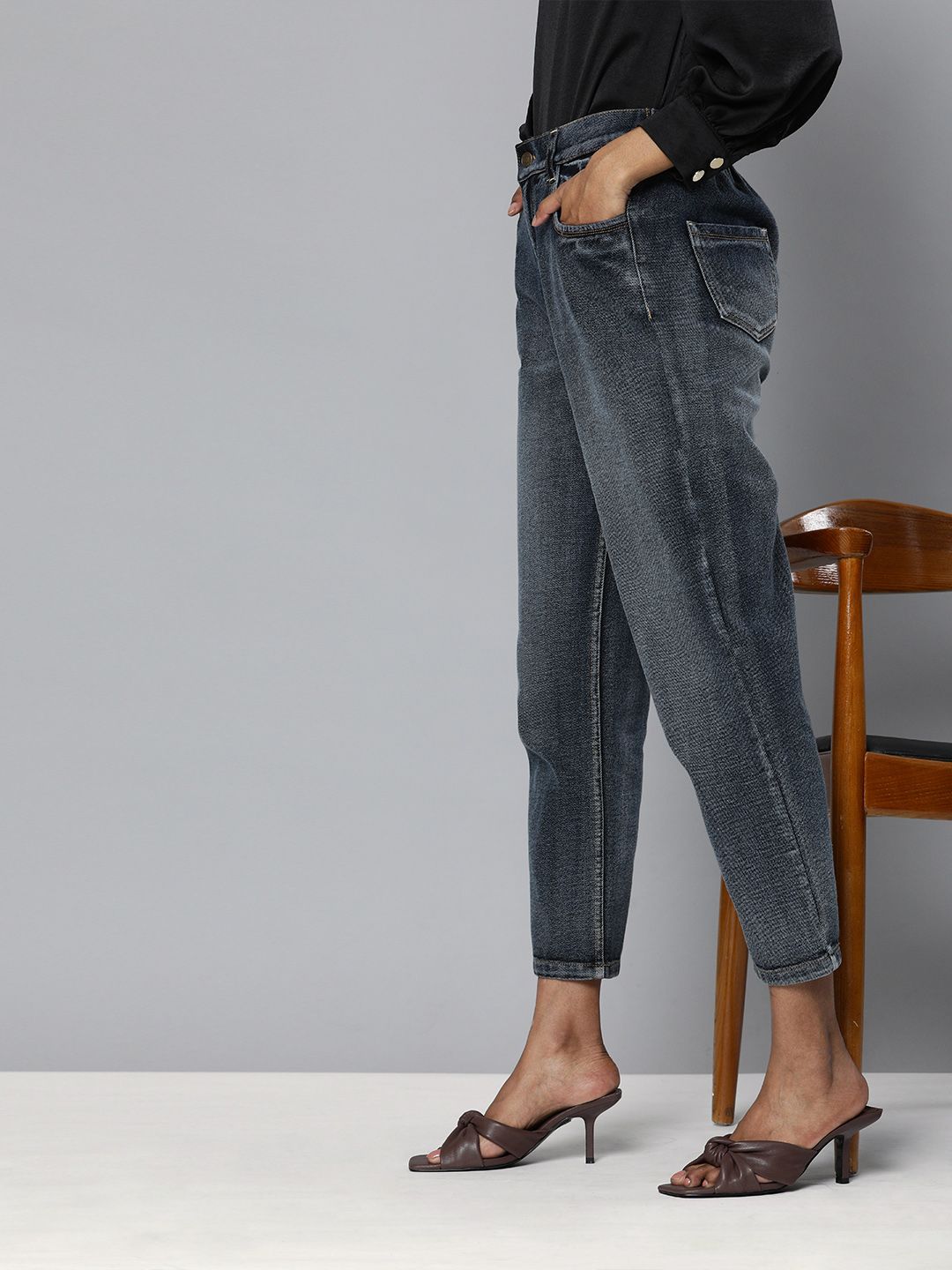 SASSAFRAS Women Navy Blue Regular Fit High-Rise Clean Look Cropped Jeans