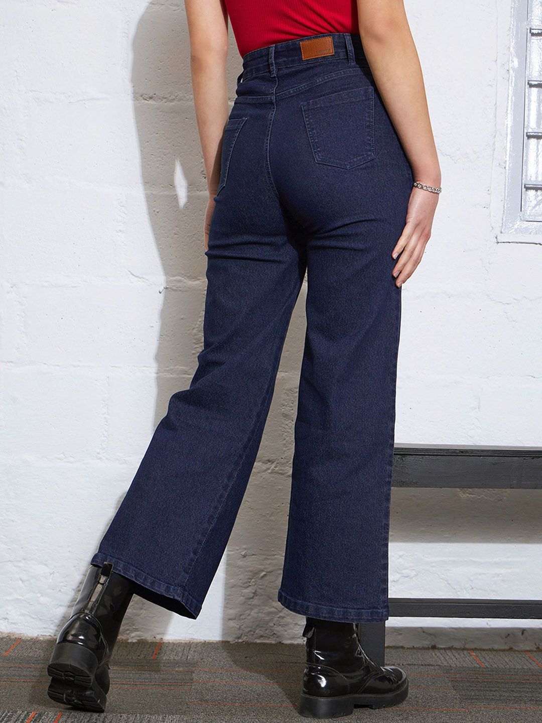 SASSAFRAS Women Straight Fit High-Rise Slash Knee Stretchable Jeans