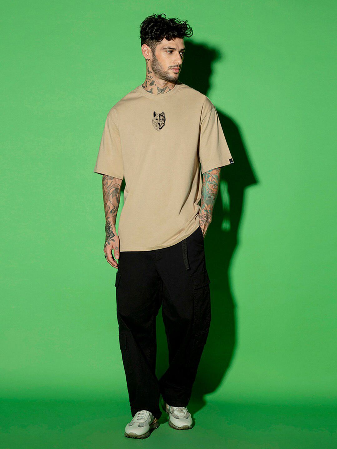 Bewakoof Brown Graphic Printed Drop-Shoulder Oversized Cotton T-shirt