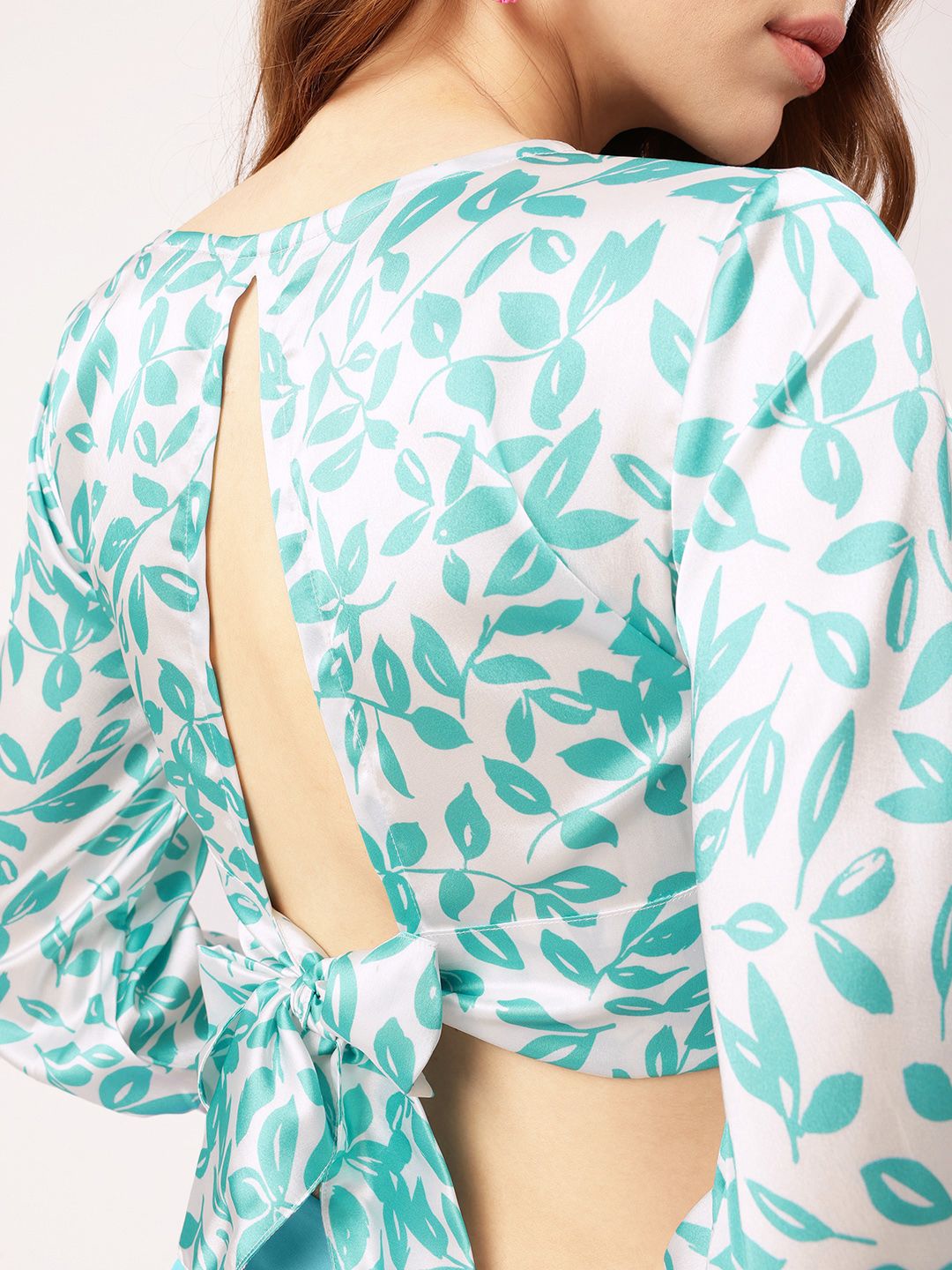 DressBerry Lush Tropical Fetish Printed V-neck Styled Back Crop Top