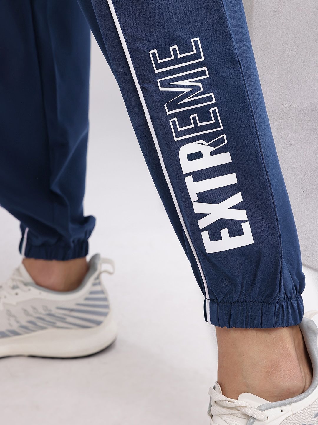 HRX by Hrithik Roshan Men Printed Detail Contrast Piping Training Joggers