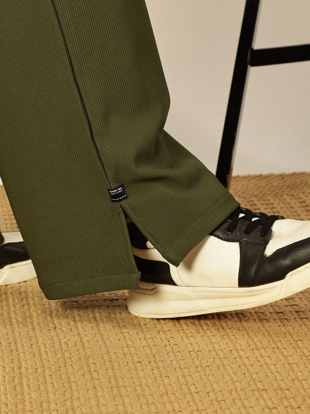 Thomas Scott Men Mid-Rise Loose Fit Parallel Trousers