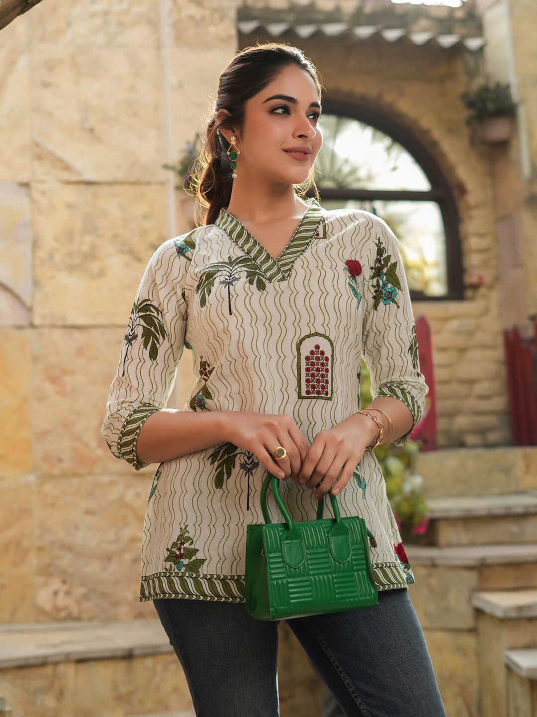 Rain & Rainbow Women's Ethnic Motifs Printed V-Neck Pure Cotton Kurti