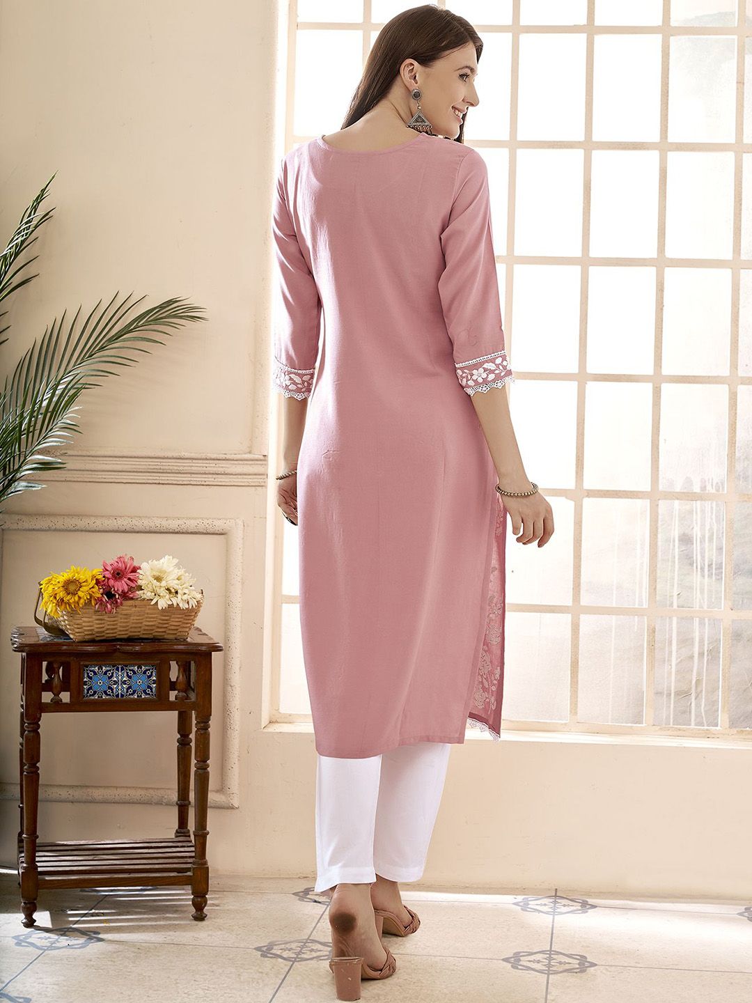 Anouk Floral Embroidered Round Neck Chikankari Straight Kurta