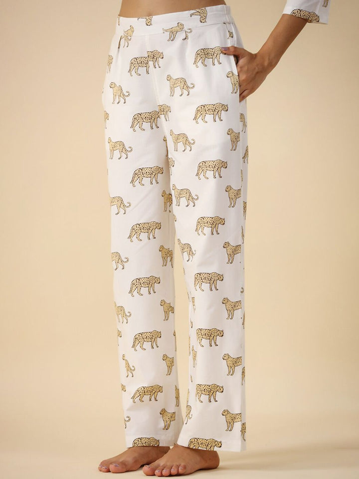 SANSKRUTIHOMES Conversational Printed Pure Cotton Night suit