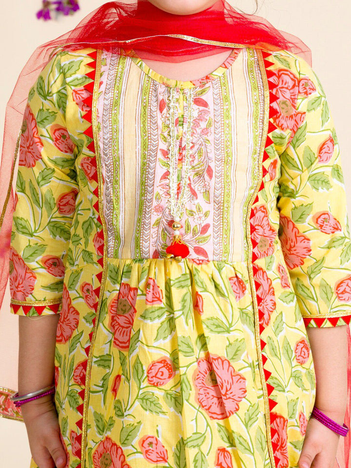 pspeaches Girls Yellow Floral Printed Pleated Pure Cotton Kurta with Sharara & With Dupatta