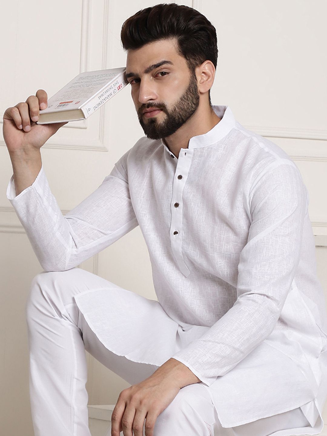 SOJANYA Men White Dobby Kurta