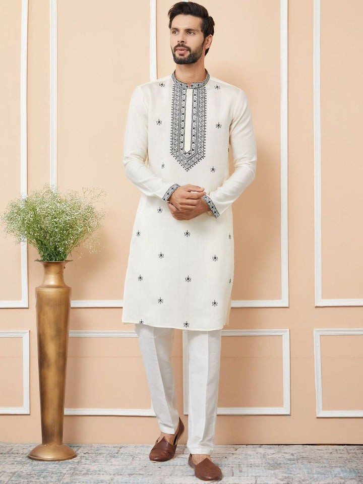 See Designs Men Geometric Embroidered Thread Work Kurta
