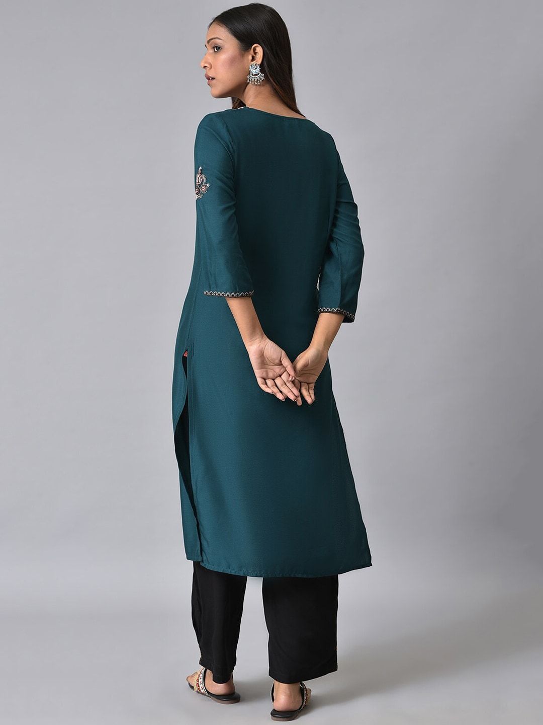 W Round Neck Geometric Yoke Design Thread Work Straight Kurta