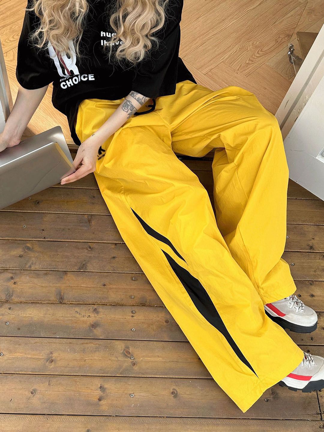 DressBerry Women Regular Fit Mid-Rise Trousers