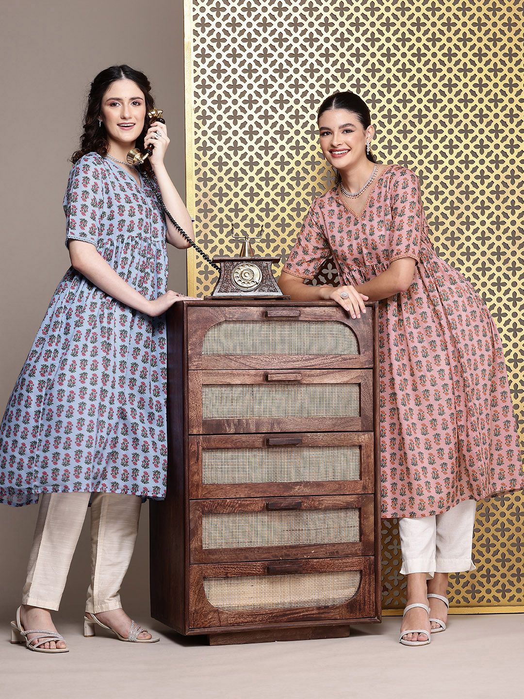 House of Pataudi V-Neck Floral Printed Jashn Kurta