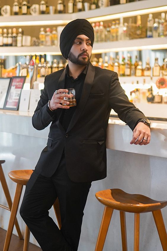 MANQ Men Black Solid Slim Fit Tuxedo Suit