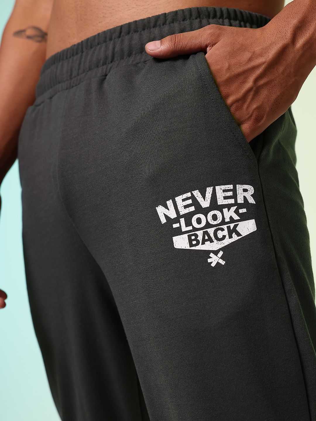 HRX by Hrithik Roshan Men Retro Printed Training Joggers