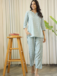 SANSKRUTIHOMES Women Printed Pure Cotton Night suit