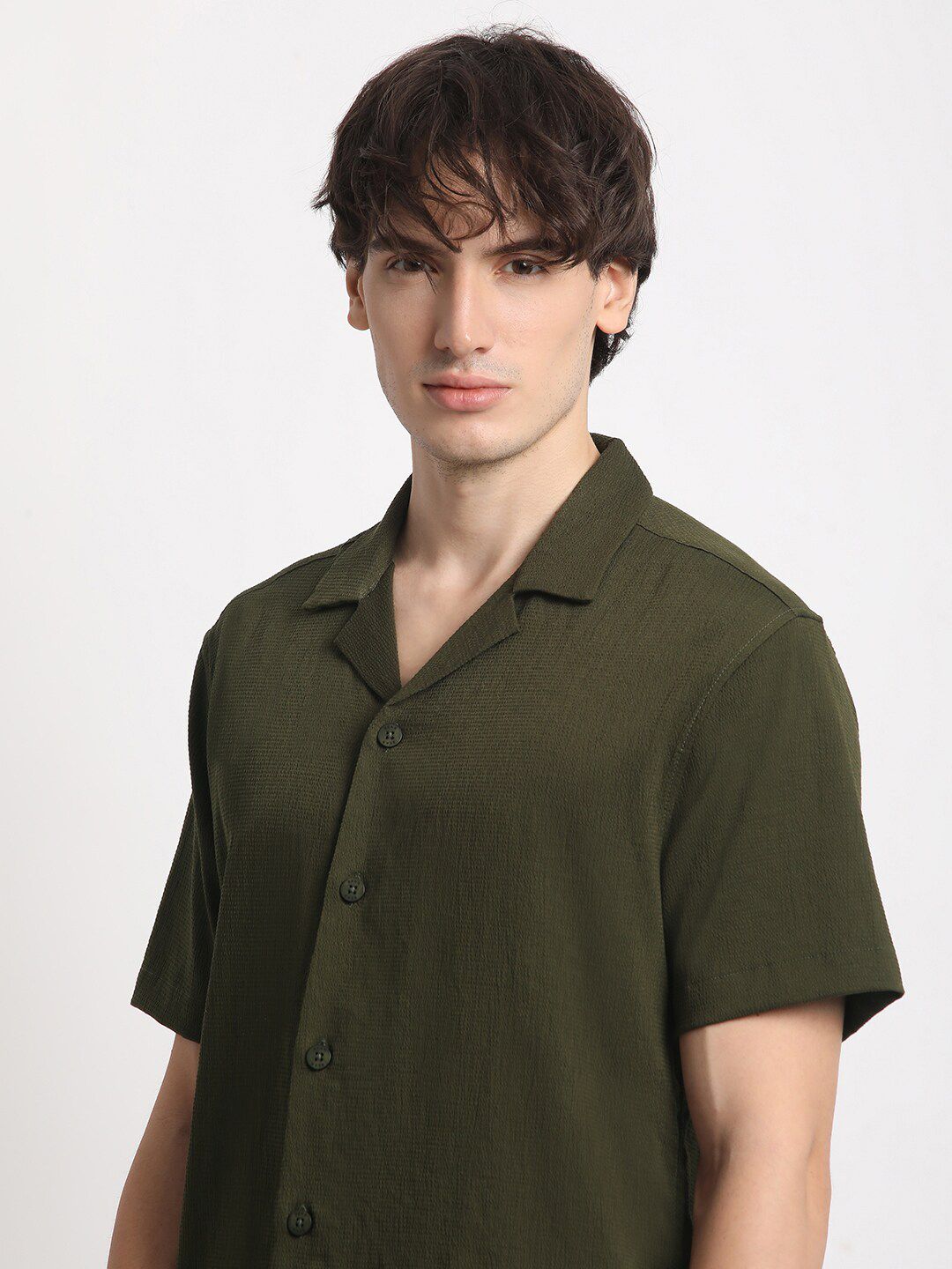 THE BEAR HOUSE Cuban Collar Seersucker Weave Casual Shirt