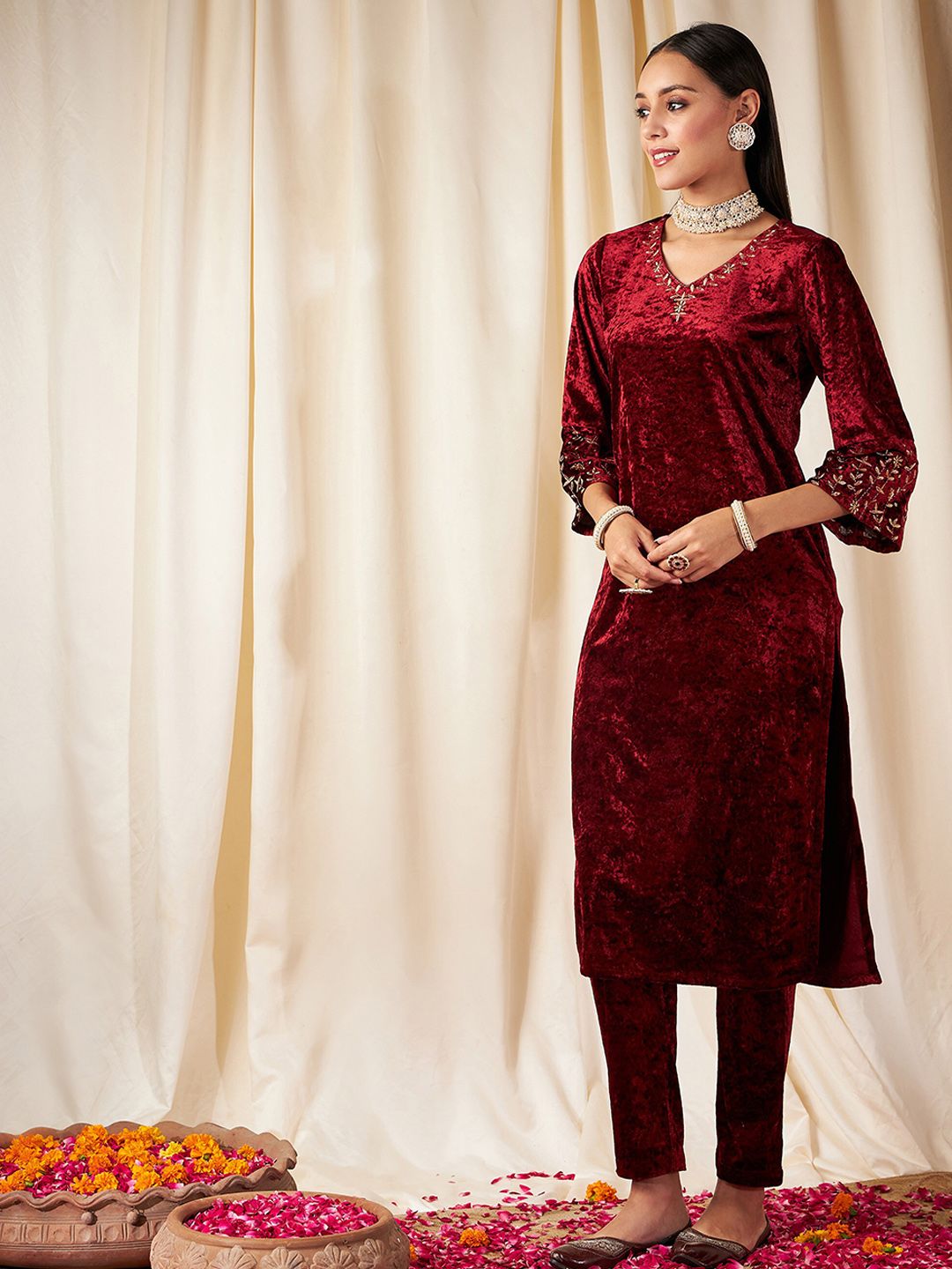 Shae by SASSAFRAS Floral Embroidered Thread Work Velvet Straight Kurta