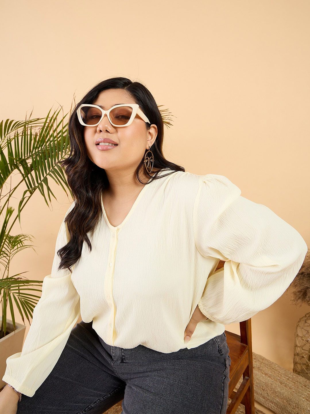 CURVY STREET Plus Size V-Neck Puff Sleeve Top