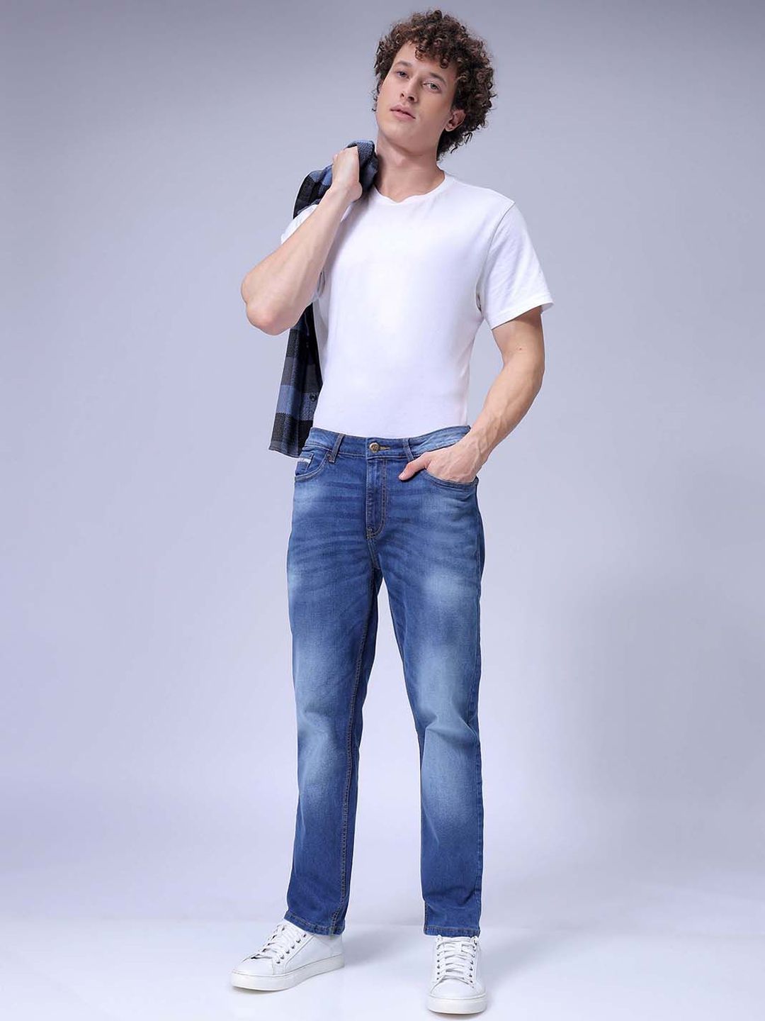 The Indian Garage Co Men Slim Fit Mid-Rise Heavy Fade Stretchable Jeans