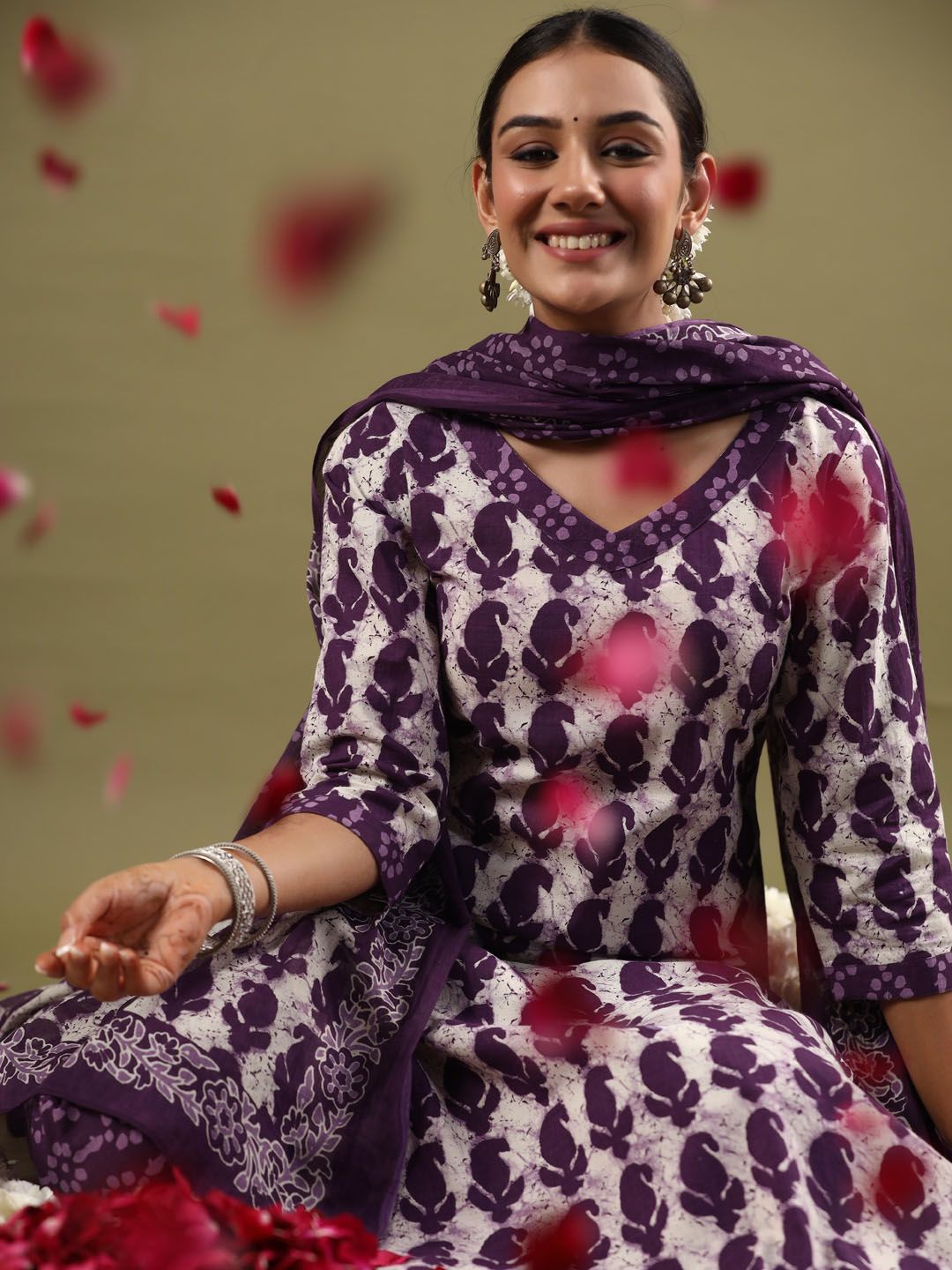 Indo Era V-Neck Paisley Printed Regular Pure Cotton Kurta Set