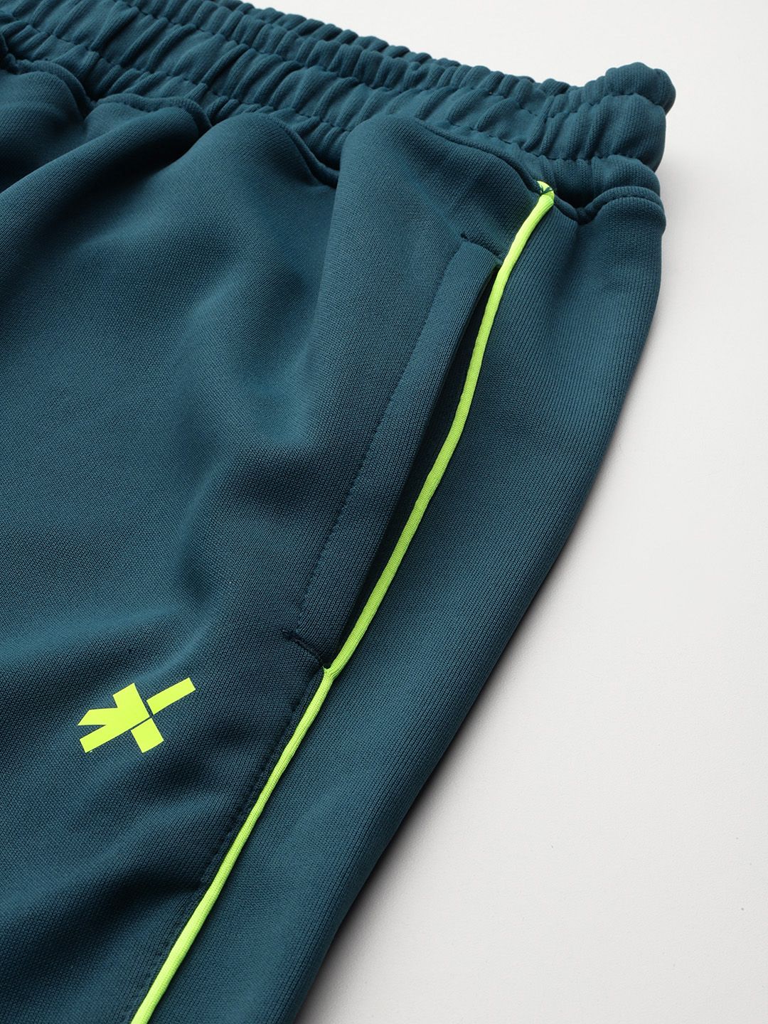 HRX by Hrithik Roshan Contrast Stripe Raglan Sleeve Rapid-Dry Running Tracksuit