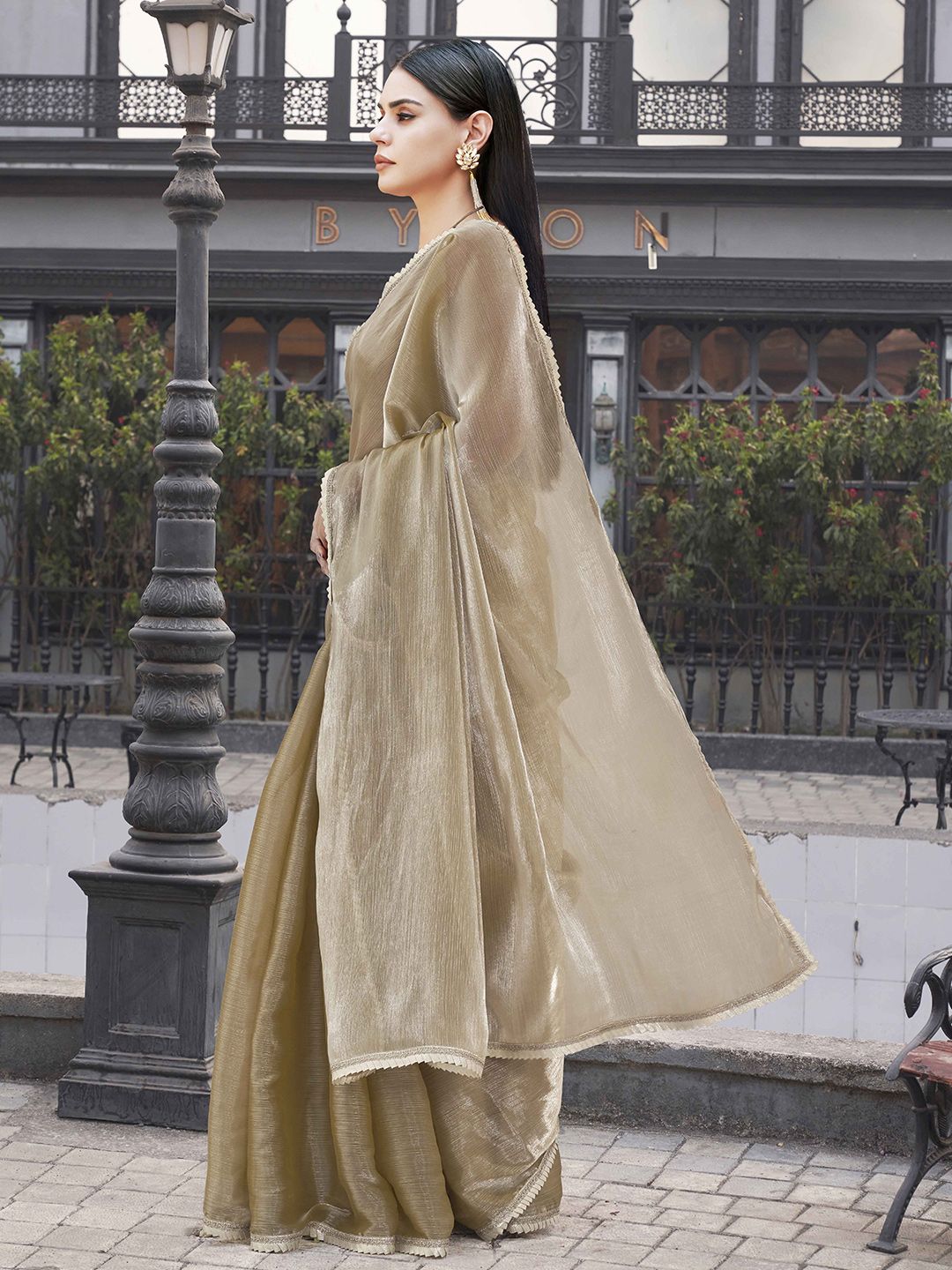 Tikhi Imli Solid Saree With Unstitched Blouse Piece