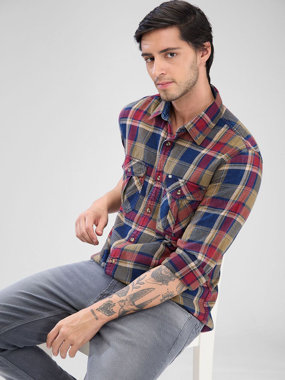 Spykar Men Slim Fit legap menyebar baju kasual kolar