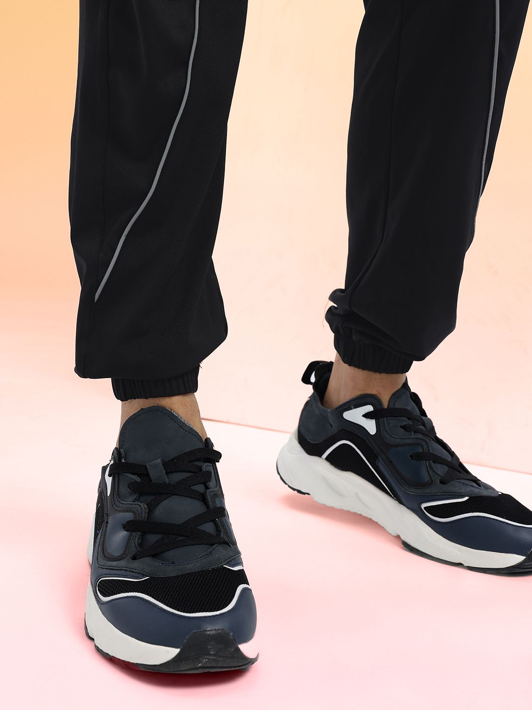 HRX by Hrithik Roshan Men Contrast Piping Mid-Rise Rapid-Dry Training Cargos