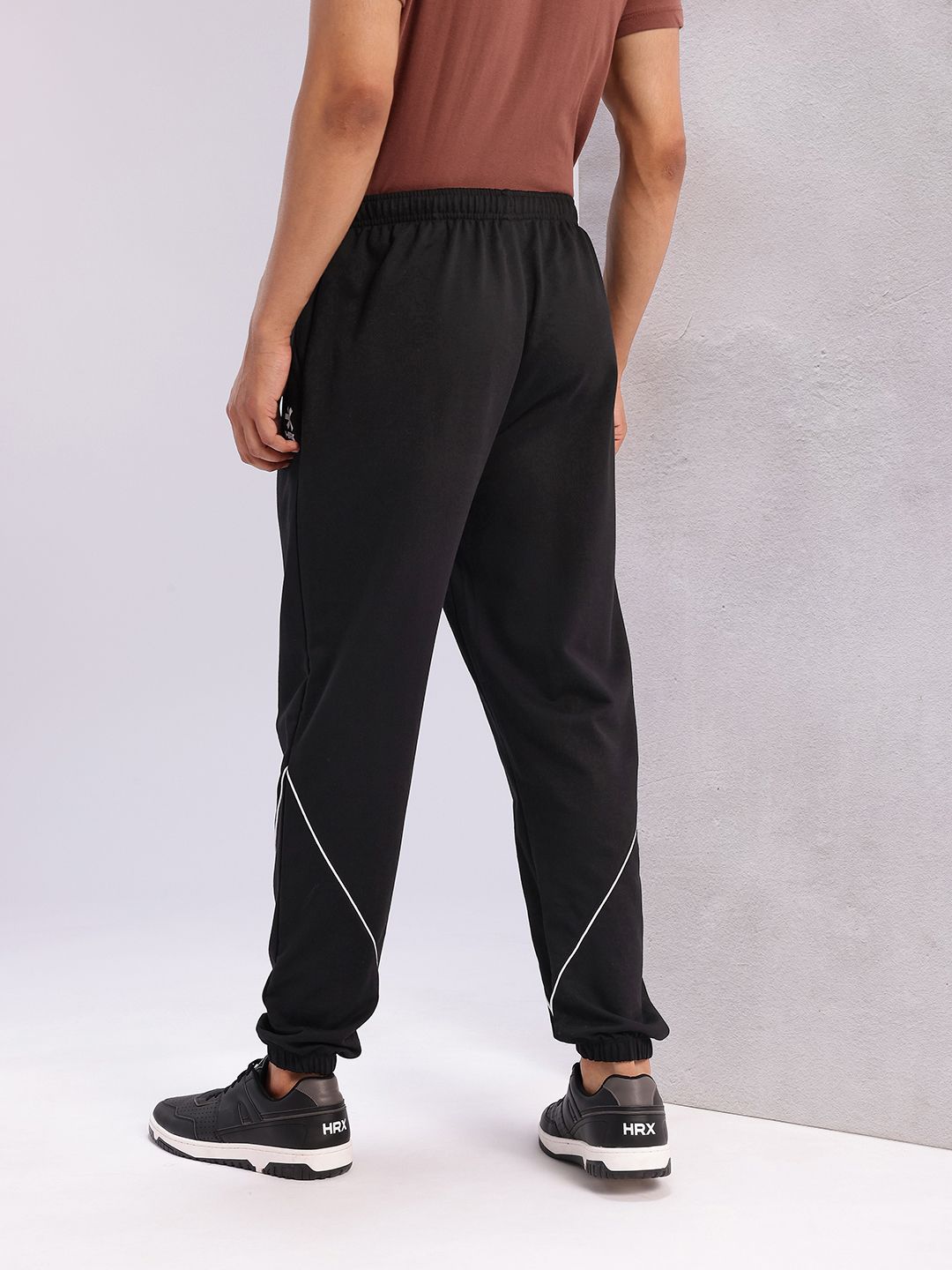 HRX by Hrithik Roshan Men Contrast Piping Mid-Rise Lifestyle Joggers