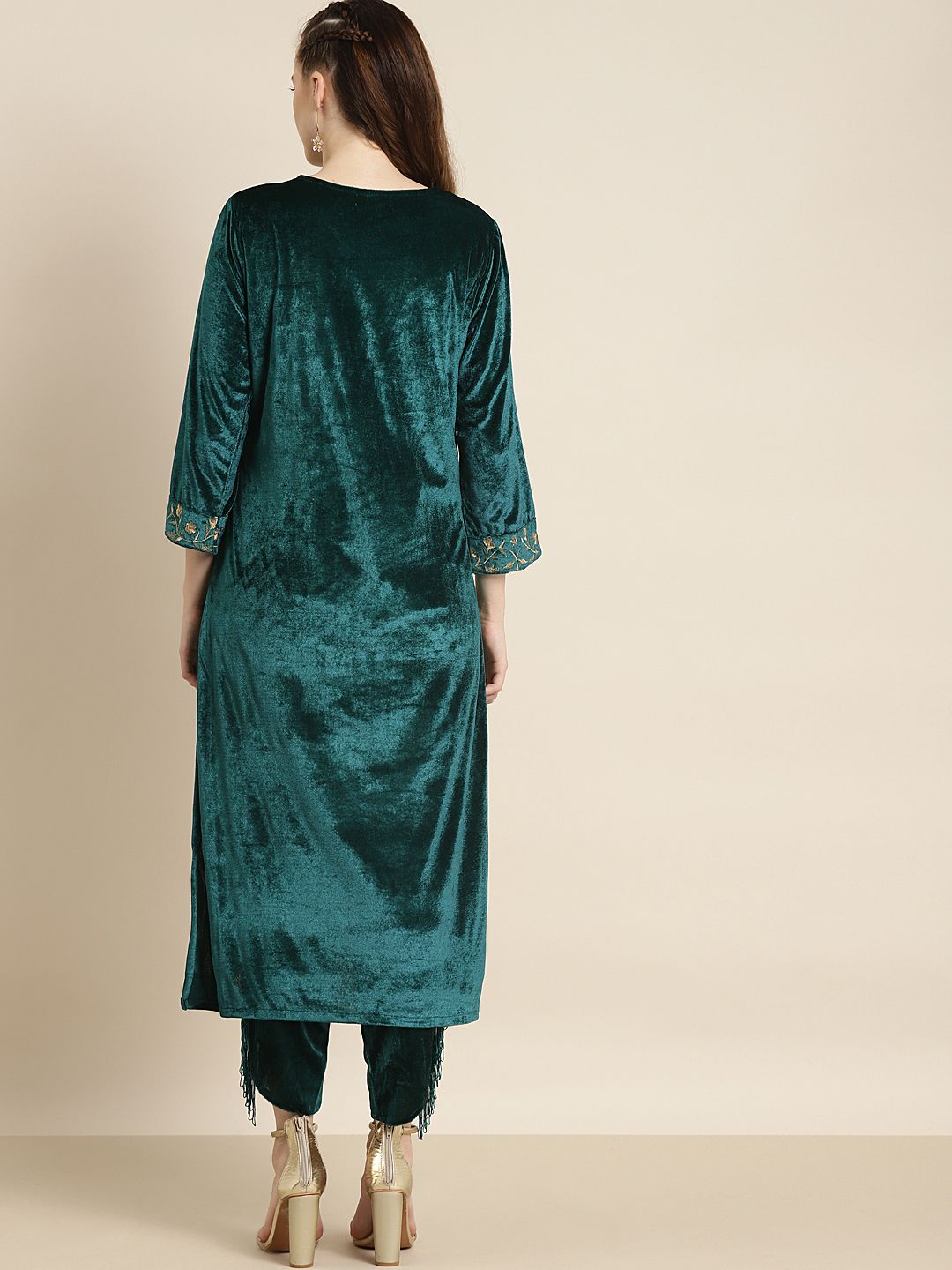 Shae by SASSAFRAS Women Teal Green & Gold-Toned Floral Embroidered Velvet Kurta